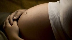 Mujer que dio a luz en el piso cuenta su terrible experiencia en el Hospital de Itauguá - Radio Imperio