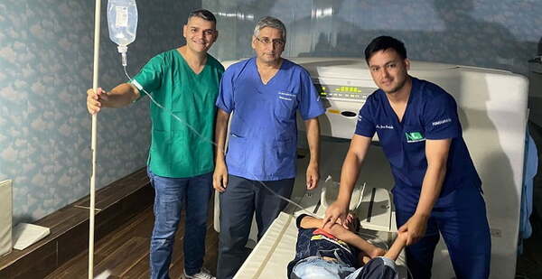 El Dr. Juan Carlos Vera le obsequió a Luisito los estudios que necesita - Noticiero Paraguay