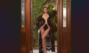 El traje de baño transparente de Nadia Ferreira