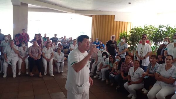 AUDIO: Caso del bebé que nació en el piso del HNI: Enfermeros piden que se investigue a los funcionarios de los demás estamentos - Ancho Perfil - ABC Color