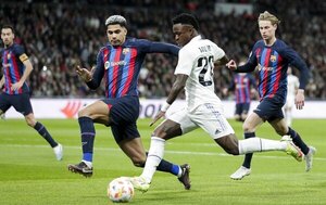 Versus / Barcelona-Real Madrid, un choque de trenes por la Liga empañado por el 'caso Negreira'