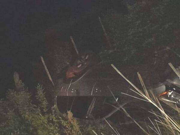 Estaba manejando ka'ure, volcó y se salvó de milagro