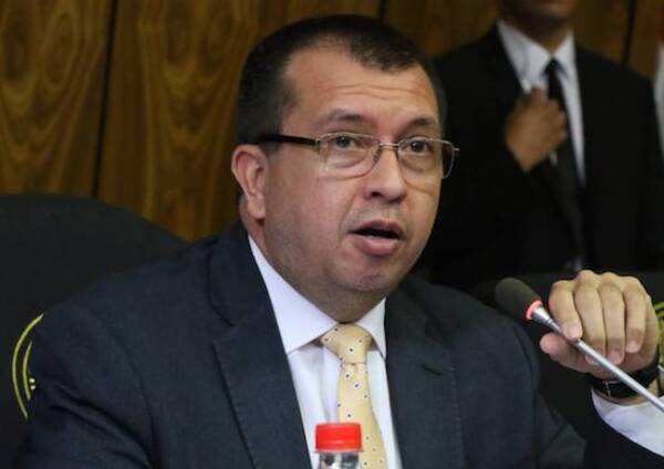 Fiscal general se comprometió en analizar denuncias contra Erico Galeno, según senador | 1000 Noticias