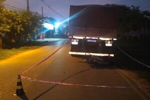 Joven muere tras chocar contra camión de gran porte en Coronel Oviedo - Unicanal
