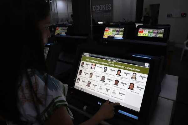 Finalizaron sin contratiempos las auditorias de pantalla de las máquinas de votación - .::Agencia IP::.