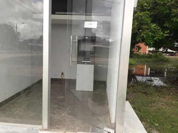 En Carmelo Peralta no funciona desde hace 15 días único cajero del BNF - Noticias del Chaco - ABC Color