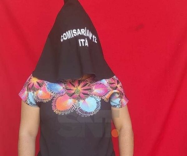 Enfermera se entregó a la policía tras orden de detención por no ayudar a madre que dio a luz en el piso