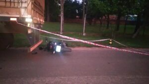 Joven motociclista falleció tras chocar por un camión estacionado - Nacionales - ABC Color