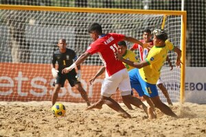 Versus / Paraguay sucumbe ante Brasil y perderá la corona en la Copa América de Fútbol Playa