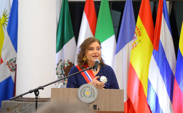 Emotiva condecoración a la guitarrista Berta Rojas - El Independiente