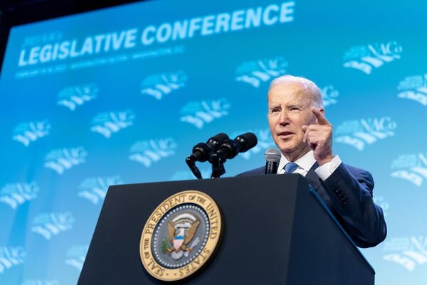 Orden de arresto contra Putin es 'justificable', dice Biden