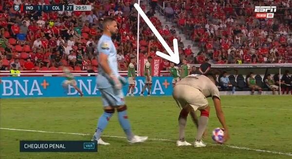 [VIDEO] ¡Atendé el penal más insólito e infantil que se registró en el fútbol de ashá!