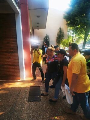 Fiscalía imputa a enfermera por supuesta omisión de auxilio a madre del bebé que nació en piso del Hospital - Nacionales - ABC Color