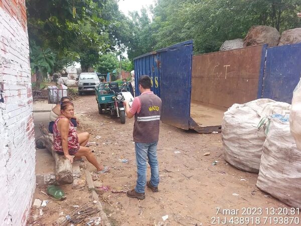Pilas de chatarra en Puerto Pabla hacen de la vida un verdadero infierno - Nacionales - ABC Color