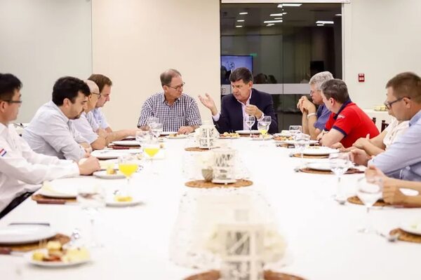 Alegre sigue ronda de conversatorio nacional - Política - ABC Color
