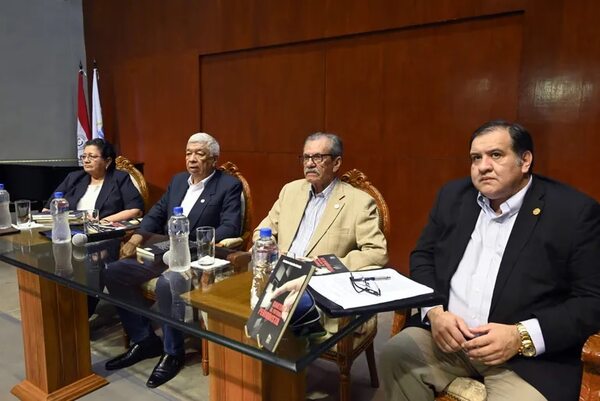 Alcibiades González Delvalle presenta sus “cartas al futuro periodista” - Literatura - ABC Color