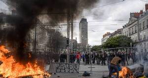 La Nación / Francia: protestas se multiplicaron contra reforma pensional impuesta por Macron