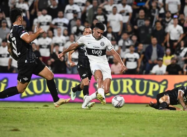 Debut de Aguirre en el clásico blanco y negro - Fútbol - ABC Color