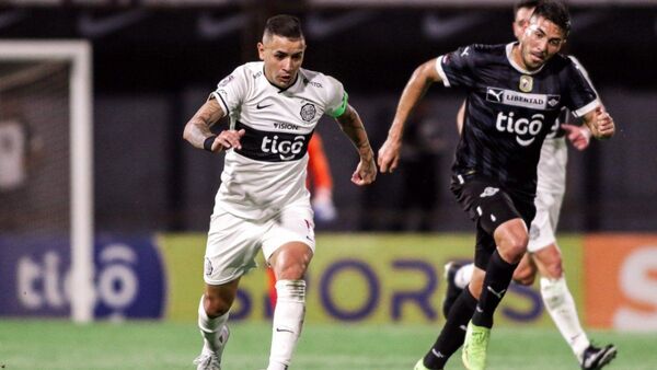 Olimpia ante Libertad en el debut de Diego Aguirre