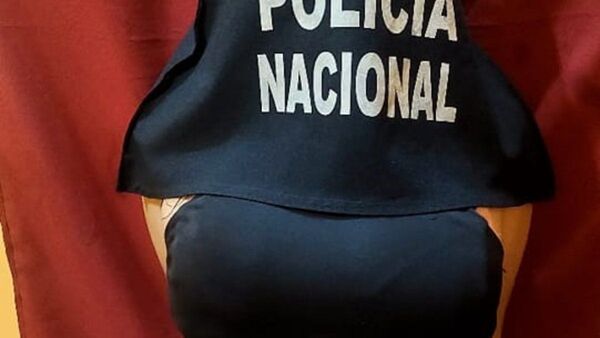 Señor pidió a su joven novia que deje de tomar y ella le sopapeó