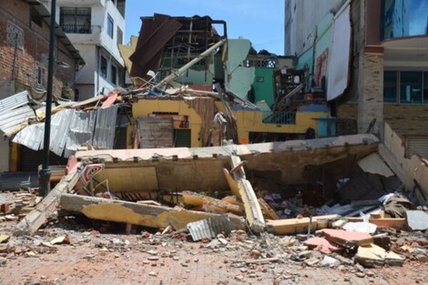 Al menos 14 muertos en Ecuador tras fuerte sismo - Unicanal