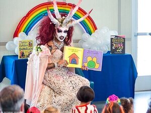 Una fiscal demócrata de Nueva York patrocina una maratón de lectura de historias Drag Queen para niños - Informatepy.com