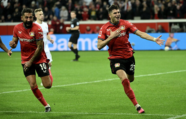 Versus / Palacios ejecuta de penal al Bayern Múnich y el Dortmund es nuevo líder