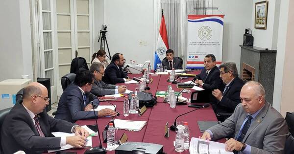 La Nación / Indefinición de la terna se relaciona a la falta de unidad y conversación fluida, aseguran
