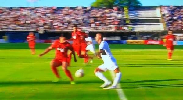 [VIDEO] ¡Derlis González ya no sigue en el clásico ante Libertad!