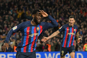 Versus / El Barcelona remonta al Real Madrid y acaricia la Liga