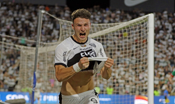 Versus / ¡Lo gritó en la última! Olimpia dejó sin invicto a Libertad en vibrante clásico