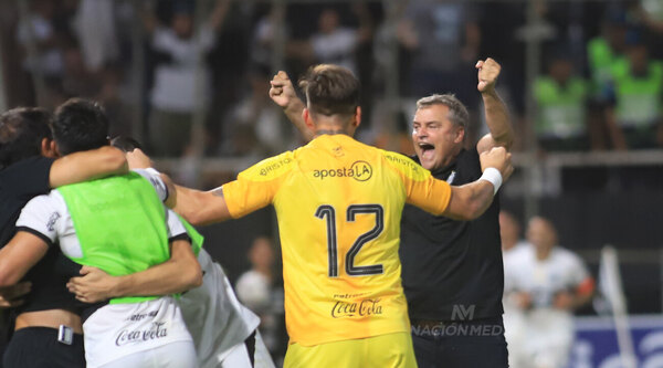 Versus / Diego Aguirre, emocionado tras su debut victorioso: "Ganamos a lo Olimpia"
