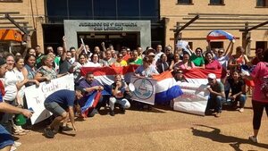 Por negligente atención en hospitales, ciudadanía pide destitución de autoridades - Nacionales - ABC Color