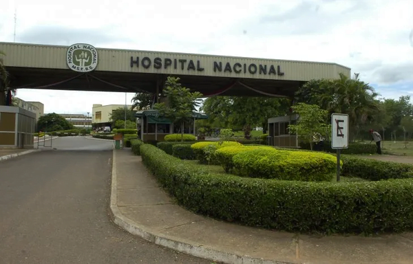 Fiscalía llama a indagatoria a dos médicos por nacimiento de bebé en el piso - Noticiero Paraguay