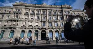 La Nación / Crisis bancaria: UBS absorbe Credit Suisse, pero no calma los mercados