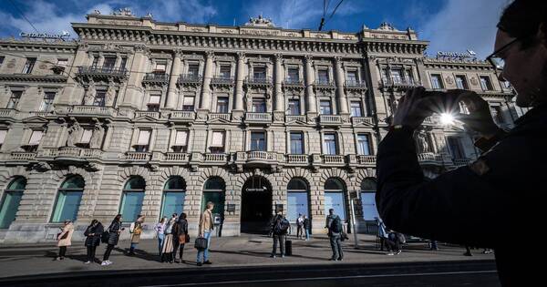 La Nación / Crisis bancaria: UBS absorbe Credit Suisse, pero no calma los mercados