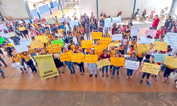 Alumnos y docentes del Ateneo se oponen al cierre del profesorado de Lengua Guaraní - La Clave