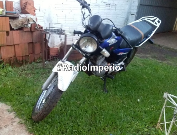 Tras persecución policial y balacera, desconocidos abandonan una motocicleta - Radio Imperio