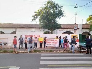 Comunidad educativa se manifiesta contra intervención de la Escuela Chaco Paraguayo - Nacionales - ABC Color