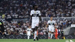 Adebayor da un mensaje de despedida