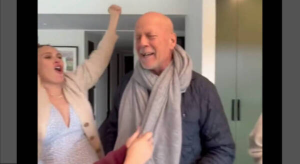 [VIDEO] El emotivo video del "quelocumpla" de Bruce Willis