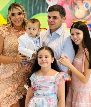 La exmodelo Gaby Mena celebró el primer año de Joaquín - Gente - ABC Color