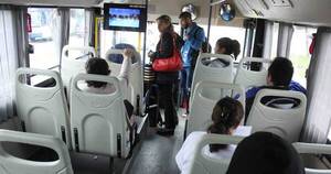 La Nación / Estudiante denuncia que 3 hombres le robaron en un bus el dinero para pagar su facultad