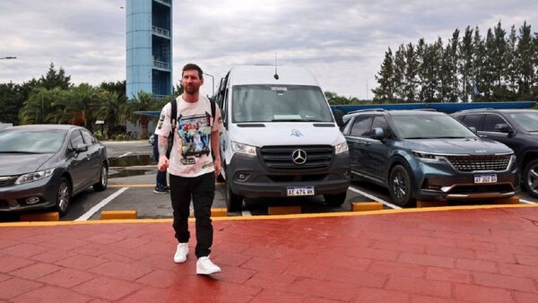 Messi llega a Argentina para jugar amistosos