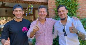 La Nación / Santiago Peña conversó con referentes del fútbol paraguayo