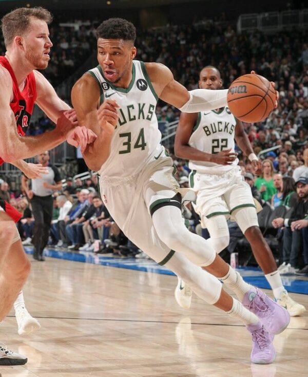 Diario HOY | Giannis y López encaminan a los Bucks al triunfo ante Toronto