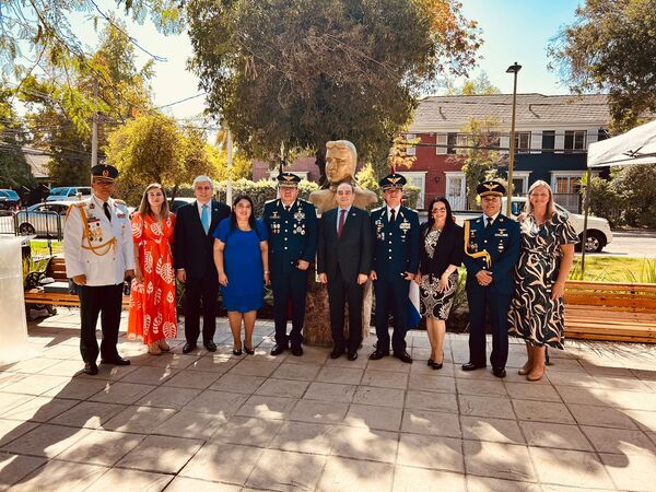 Inauguran monumento en homenaje a Silvio Pettirossi en Chile - .::Agencia IP::.
