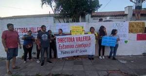 La Nación / Lambaré: padres toman la escuela Chaco Paraguayo, en protesta por intervención contra directora