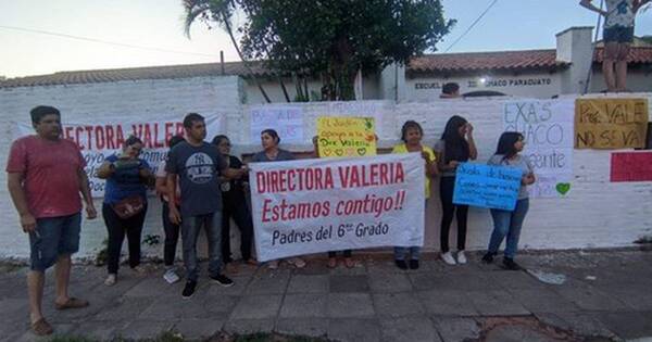 La Nación / Lambaré: padres toman la escuela Chaco Paraguayo, en protesta por intervención contra directora
