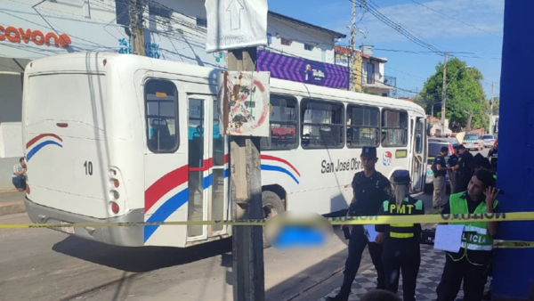 Motociclista murió arrollado por un micro frente al IPS